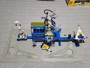 Vintage 1984 LEGO 6971 Inter-Galactic Command Base with Instructions and Box*