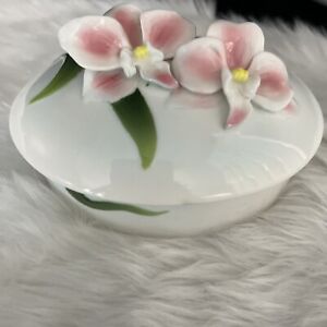 New ListingMilestone White With Flowers Trinket Box 2008  Oval Shape 5x2