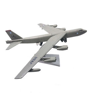 USAF B-52H Stratofortress Heavy Bomber 1:200 Diecast Aircraft Simulation Model.