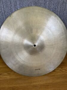 Vintage 18” Medium Crash Cymbal in Good Condition 1596g. Made in Italy Signed.
