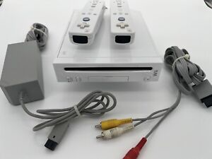 New ListingNintendo Wii RVL-001 512 MB White Home Console Wii Remotes (2) Chords UNTESTED