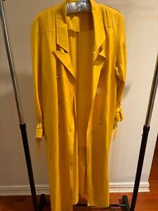 Beautiful and vibrant yellow vintage 100%  silk day coat