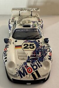 1/43 Racing Porsche 911 Type 993 GT1 - Le Mans 1996 Wallek #25