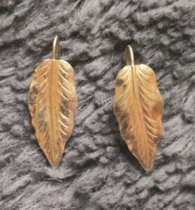 14K Yellow Gold Solid Leaf Pattern Hook Earrings 0.60g