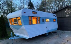1953 Vintage Holly Camper Travel Trailer Tiny Home Guest room with Title 16’