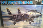 TRRUMPETER #03202 1/32 SCALE F-14B TOMCAT (BOMB-CAT) NEW IN DAMAGED BOX
