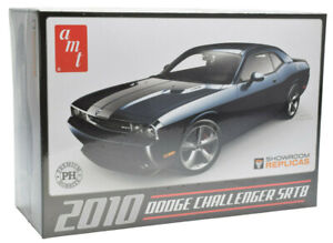 AMT / Premium Hobbies 2010 Dodge Challenger 1:25 Plastic Model Car Kit CP7772