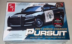 AMT 2021 Dodge Charger Police Pursuit Police Car 1:25 scale model car kit 1324