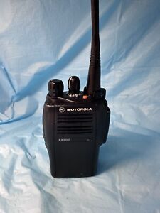 Motorola EX500 AAH38SDC9AA3AN Wireless 16-Channel UHF 2-Way Radio WITH BATTERY