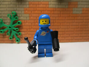 (L4/30) LEGO Space Classic Figurine Blue Astronaut Space 6701 6971 6940 6972