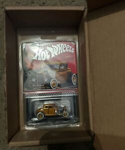 Hot Wheels RLC '32 Ford Gold Exclusive 17313/17500 VERY RARE