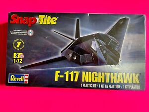 F-117 NIGHTHAWK FIGHTER PLANE MODEL KIT REVELL SNAPTITE 1/72 SCALE NEW SEALED !!