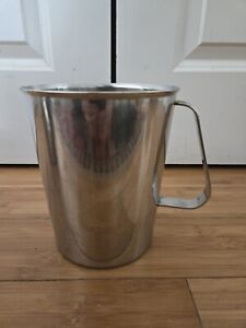 Vollrath 9564 Stainless Steel 64 Oz/2000cc Laboratory Measuring Cup with Handle.