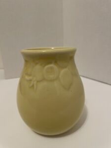 New Listing1948 ROOKWOOD ART POTTERY YELLOW HIGH GLOSS 4 3/4”  VASE #2122 CLUSTER OF FRUIT
