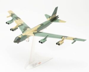 Airplane Herpa Wings 1/200 U.S. Air Force Boeing B-52G Stratofortress. 572767