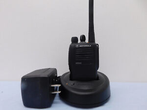 Motorola EX500 VHF 16 channel 136-174mhz portable radio with charger