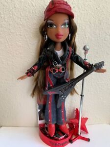 Bratz Girlz Girl Rock Angelz Sasha Doll Guitar Cap Microphone & Display Stand