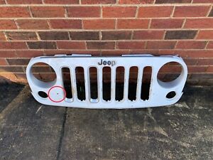 2007-2018 Jeep Wrangler JK Font Bumper Grille Panel White OEM *READ* 5NB84TRM