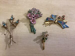 4 Beautiful Vintage Flower Brooches Pins Rhinestones Lot