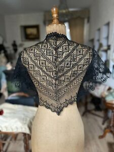 ANTIQUE LACE - small black lace shawl - 19th century