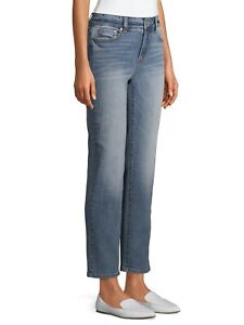 Time and Tru TT3015642 Core Straight Leg Mid-Rise Relaxed Fit Medium Wash Jeans