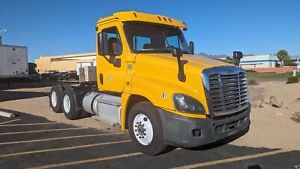 2015 FREIGHTLINER CASCADIA DAY CAB 596K Miles semi truck class8