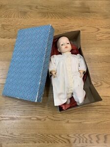 Vintage Madame Alexander Victoria 18” Sleepy Eyes Baby Doll Cryer Box Gown