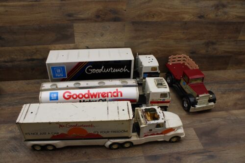 TOY TRUCKS LOT GM GOODWRENCH TRACTOR TRAILER, TANKER & MORE
