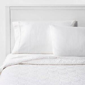 Full/Queen Embroidered Cotton Quilt White - Threshold