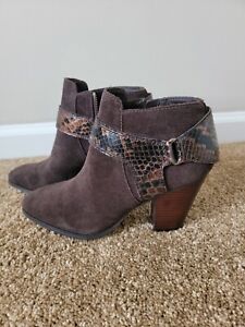 Donald J Pliner Selita 23 Suede Casual Heeled Ankle Boot Womens Size 8M Brown