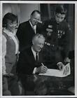 1966 Press Photo Governor Knowles signs a clean water week bill, Ozaukee County