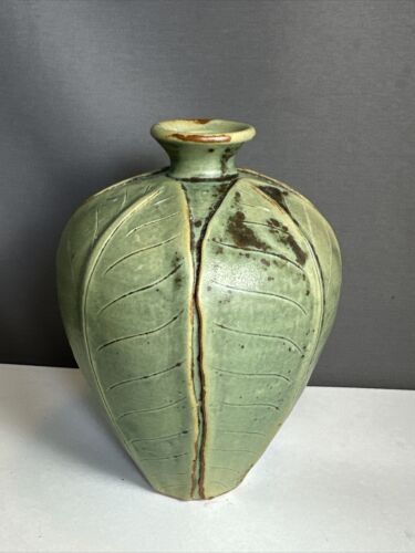 Jemerick Matte Green 5.5 inch Curled Leaf pottery Vase