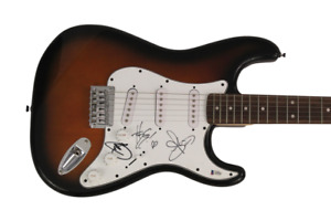 PARAMORE FULL BAND (X3) SIGNED AUTOGRAPH FENDER GUITAR - HAYLEY WILLIAMS BECKETT