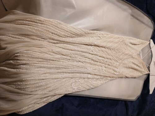 Ivory wedding dress size 6 worn once with bridal garment bag
