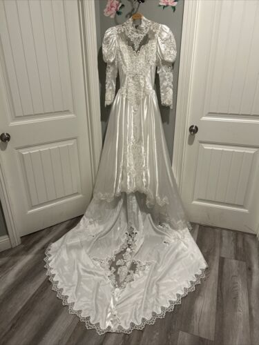 Alfred Angelo bride wedding dress Size 6 /XS