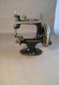 Singer Sewhandy Model 20 Miniature Sewing Machine