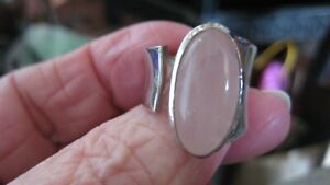 NICE STERLING SILVER RING WITH ROSE QUARTZ, SZ 6, SOMEWHAT ADJUSTABLE