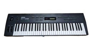 Yamaha SY22 Music Keyboard Synthesizer Pro Audio Equipment Very Good