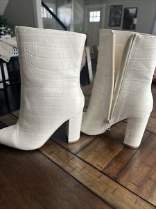 Bamboo Calf Boots White Crocodile Print Size 7.5