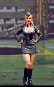 1/24 Scale Resin Unassembled Unpainted model WWII FEMALE  Military OFFICER