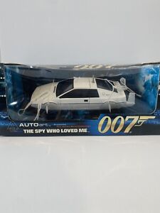 AUTOart James Bond 007 The Spy  1:18 Lotus Esprit Submarine 75306
