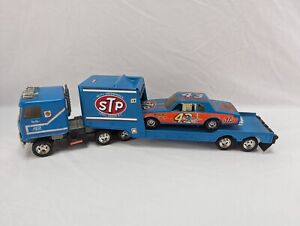 Vintage Die Cast ERTL CO. Semi Hauler Truck & Trailer Richard Petty #43 STP