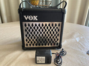 VOX DA5 mini guitar amp w/adapter and battery compact built-in (LOCAL PICK-UP)