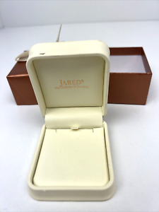 Jared Galleria of Jewelry Off White Necklace/Earring box with Gold gift Box