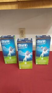 (1) Oral-B Deep Sweep Triaction 1000 Electric Toothbrush