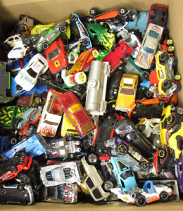 HOT WHEELS MATCHBOX AND OTHERS LARGE MIXED LOT LOOSE CARS OVER 200