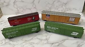 Lot of 4 HO Scale Tyco Train Cars Boxcars Tobacco Union Pacific BN