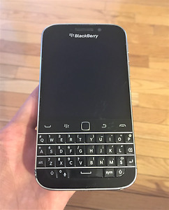 BLACKBERRY CLASSIC Q20 - 16GB - BLACK (Unlocked) -- ON SALE !!!
