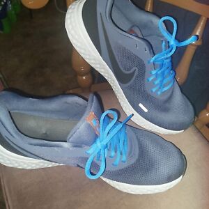 Mens size 12  Nike Revolution 5 Running Shoes Sneakers BQ3204-404