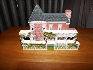SHELIA'S COLLECTIBLE WOOD HOUSE GONE WITH THE WIND AUNT PITTYPATS USED 1995